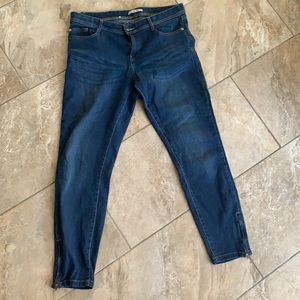 Jeans with ankle zipper